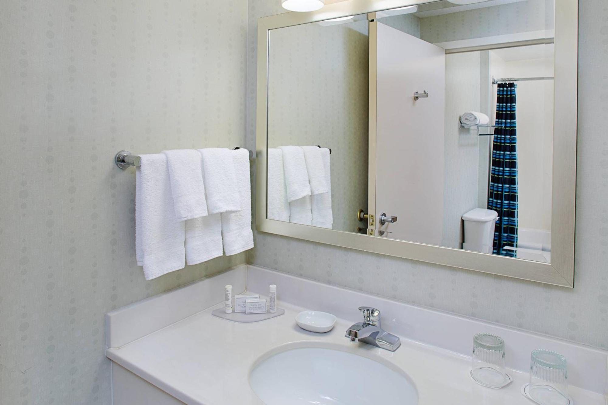 Springhill Suites Manchester-Boston Regional Airport Exterior photo